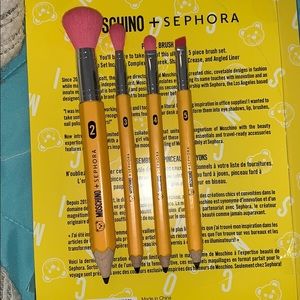 Sephora moschino brush set